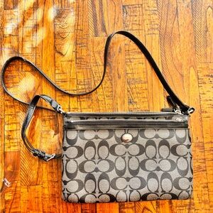 Vintage Coach Wallet Crossbody